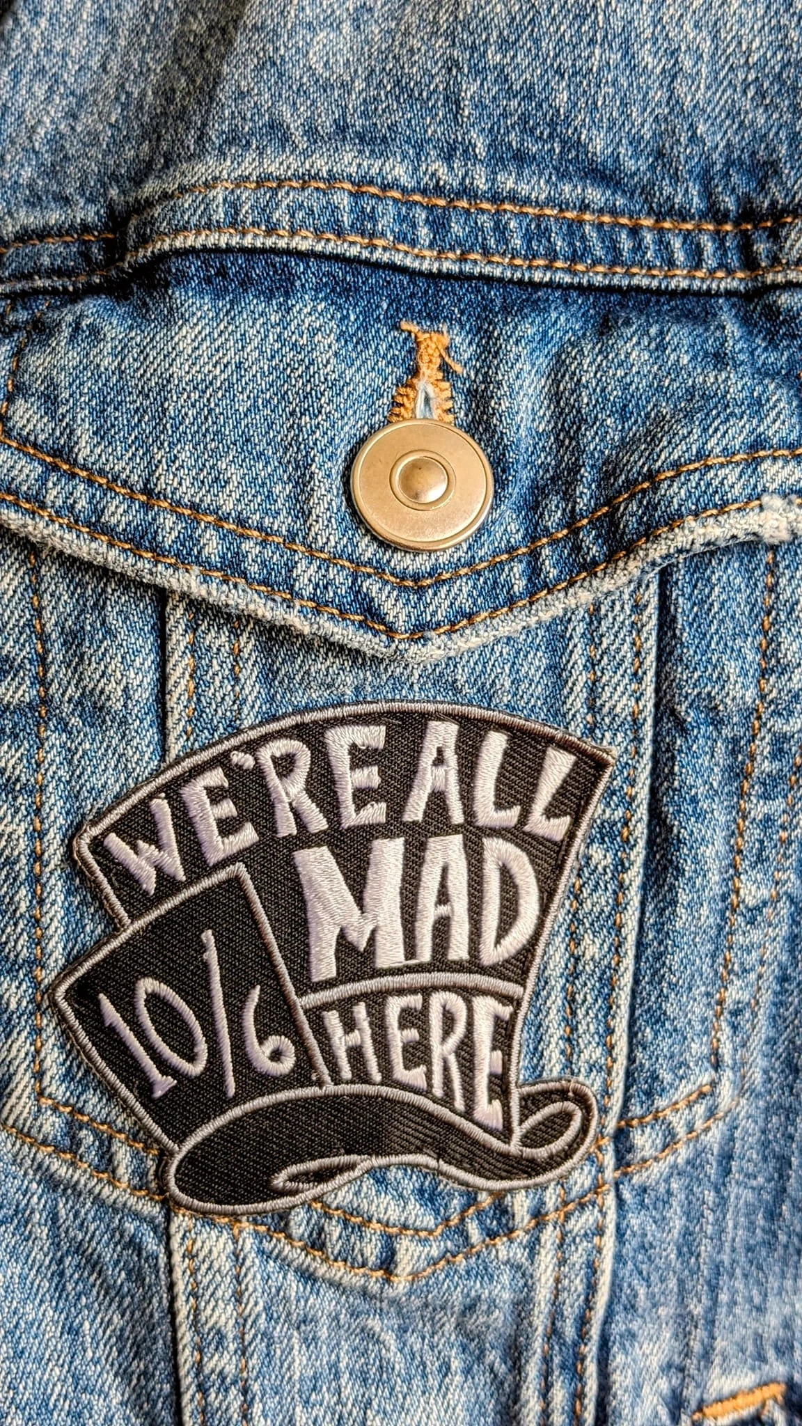 Chaqueta de mezclilla bordada "Alice in Wonderland - Alicia en el país de las maravillas Disney - 1951" – photo 6
